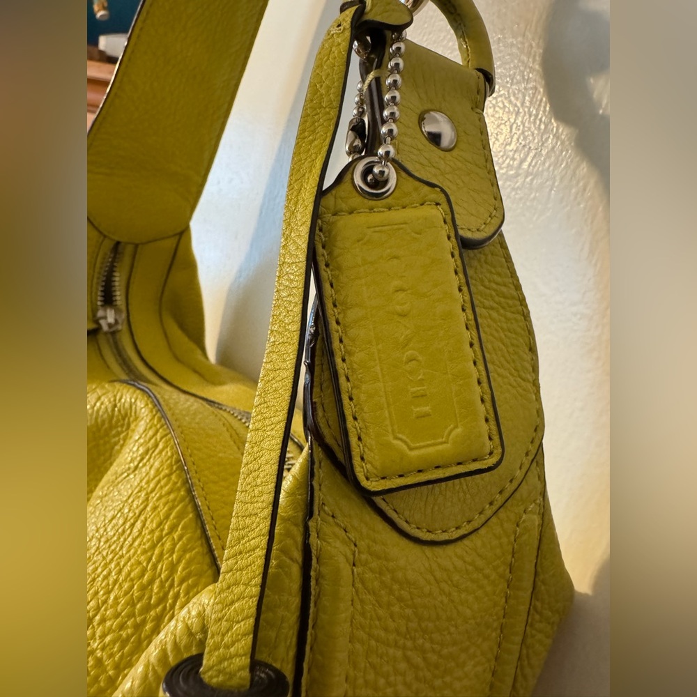 Coach Yellow Leather Shoulder Bag - Picture 4 of 11